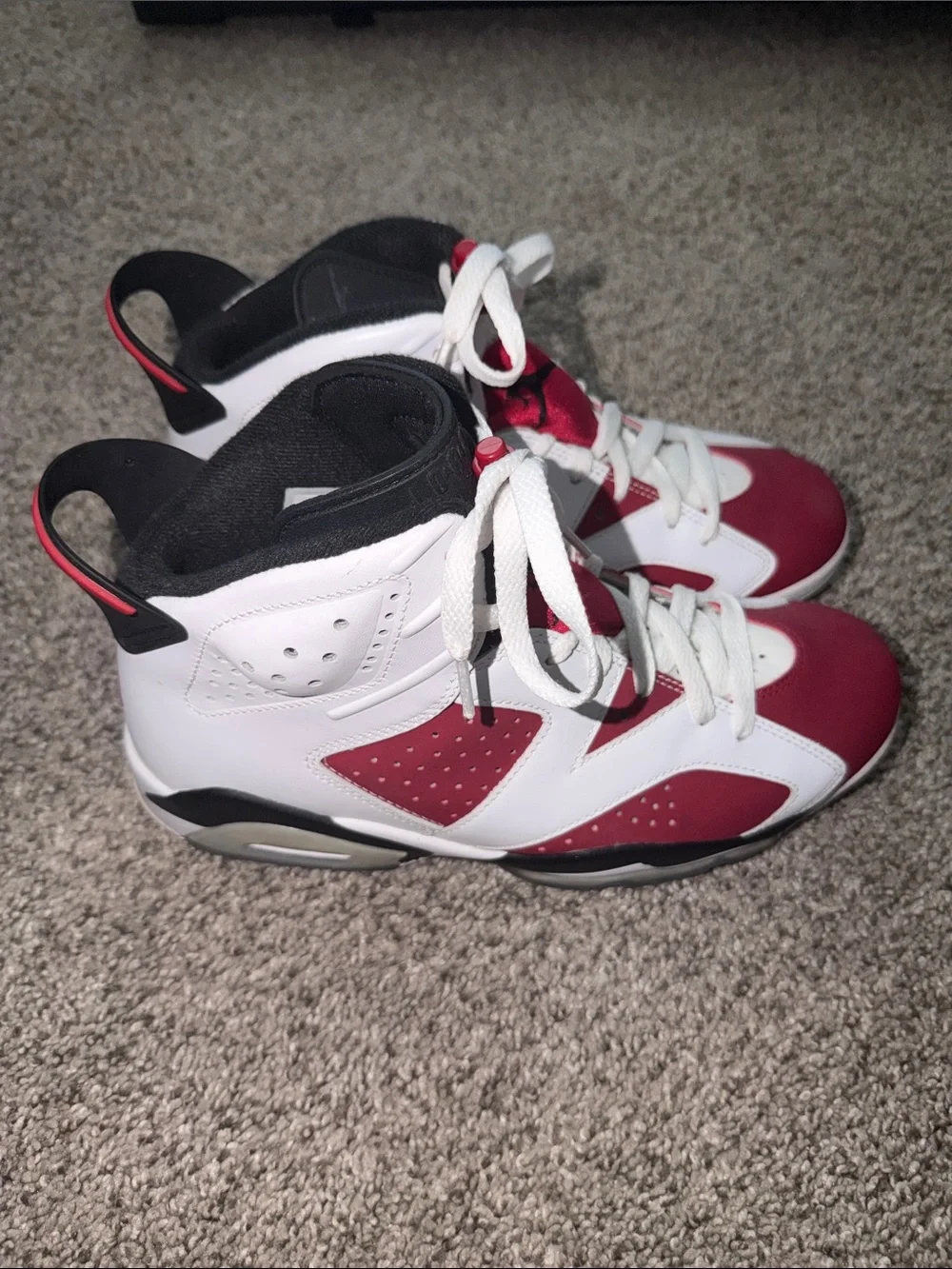 Jordan Men's White and Red Retro Basketball Sneakers